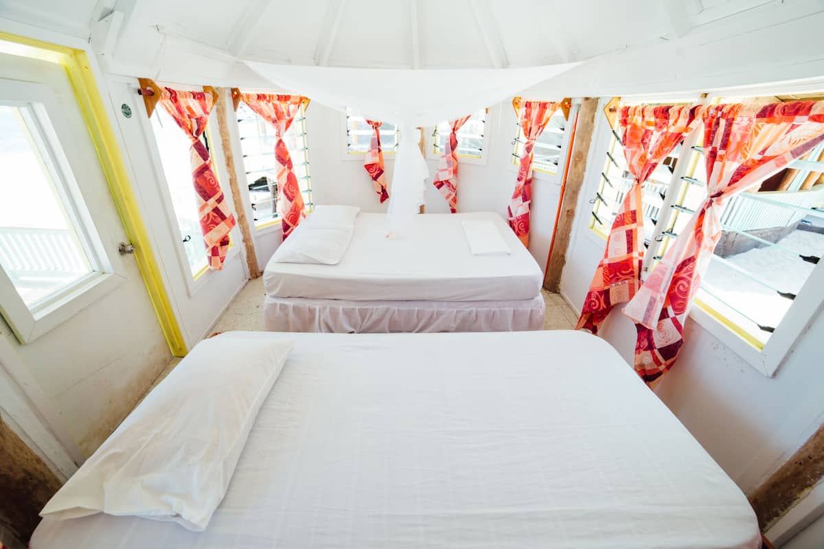 Beachfront Enclosed Fale | Individually decorated, individually furnished, bed sheets