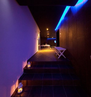 Couples treatment room(s), sauna, hot tub, steam room