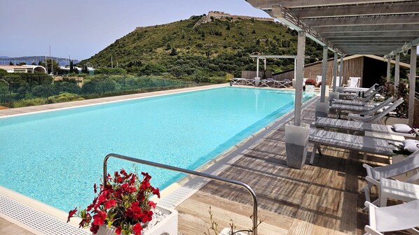 Indoor pool, 2 outdoor pools, pool umbrellas, sun loungers
