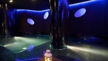 Espace de soins pour les couples, sauna, bain à remous, hammam, hammam