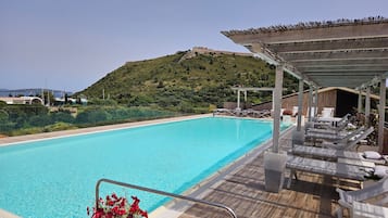 Indoor pool, 2 outdoor pools, pool umbrellas, pool loungers