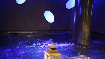 Couples treatment rooms, sauna, hot tub, steam room, Turkish bath