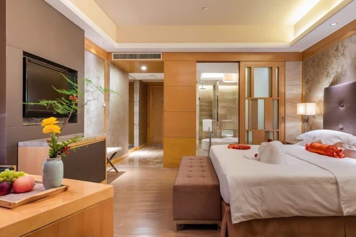 Premium bedding, minibar, in-room safe, individually decorated