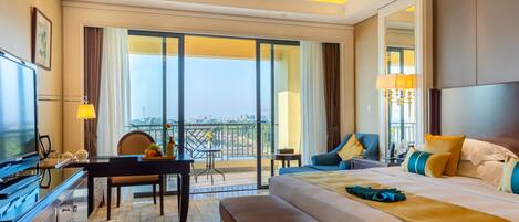 Deluxe Room with Lake View | Premium bedding, minibar, in-room safe, individually decorated