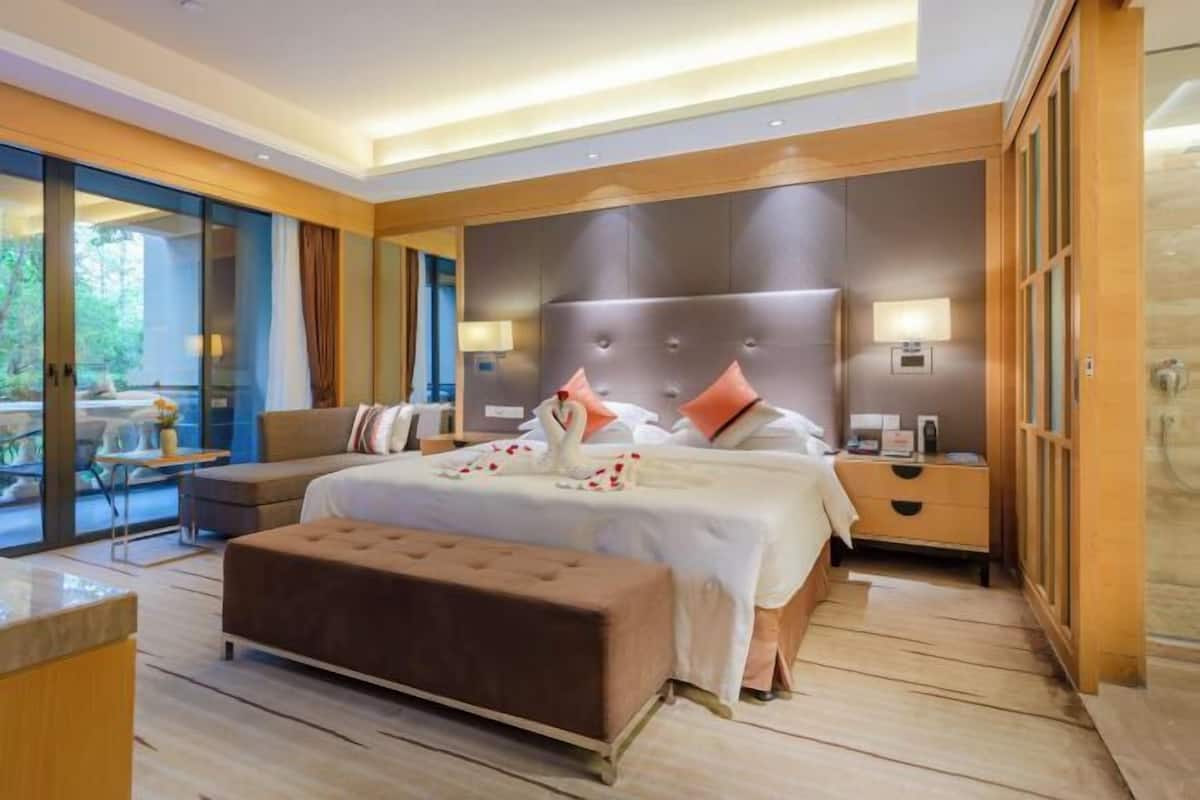 Premium bedding, minibar, in-room safe, individually decorated