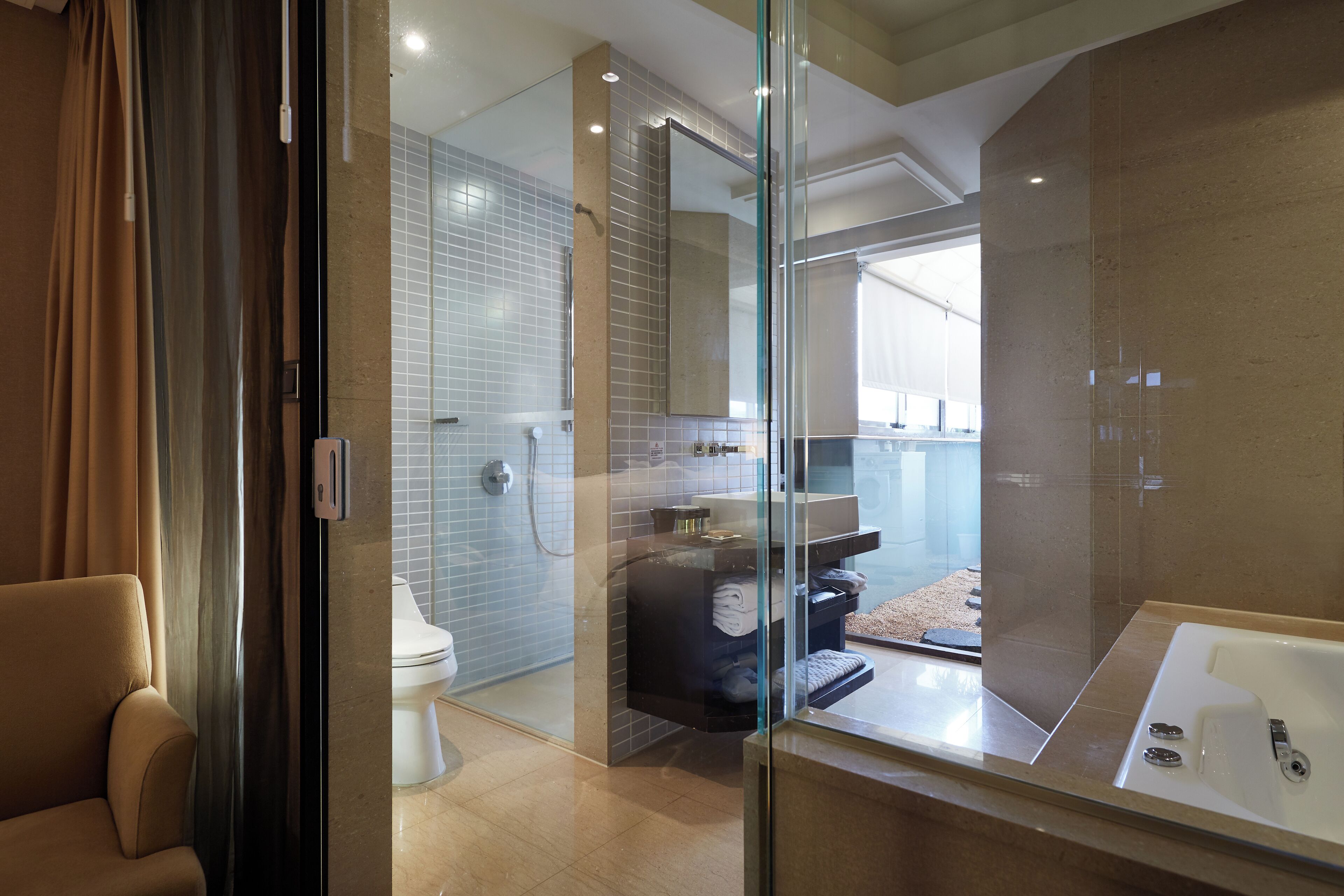 eagle suite | bathroom | shower, rainfall showerhead, eco-friendly toiletries, hair dryer