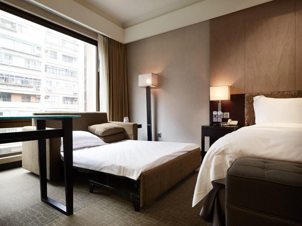 executive triple room | 1 bedroom, minibar, in-room safe, desk