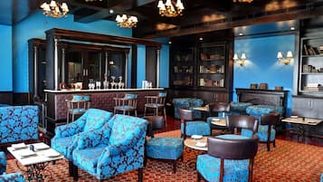 Ocean views, serves dinner