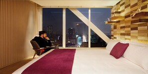 Minibar, in-room safe, desk, blackout drapes - Hotel Madera Hong Kong (Kowloon)