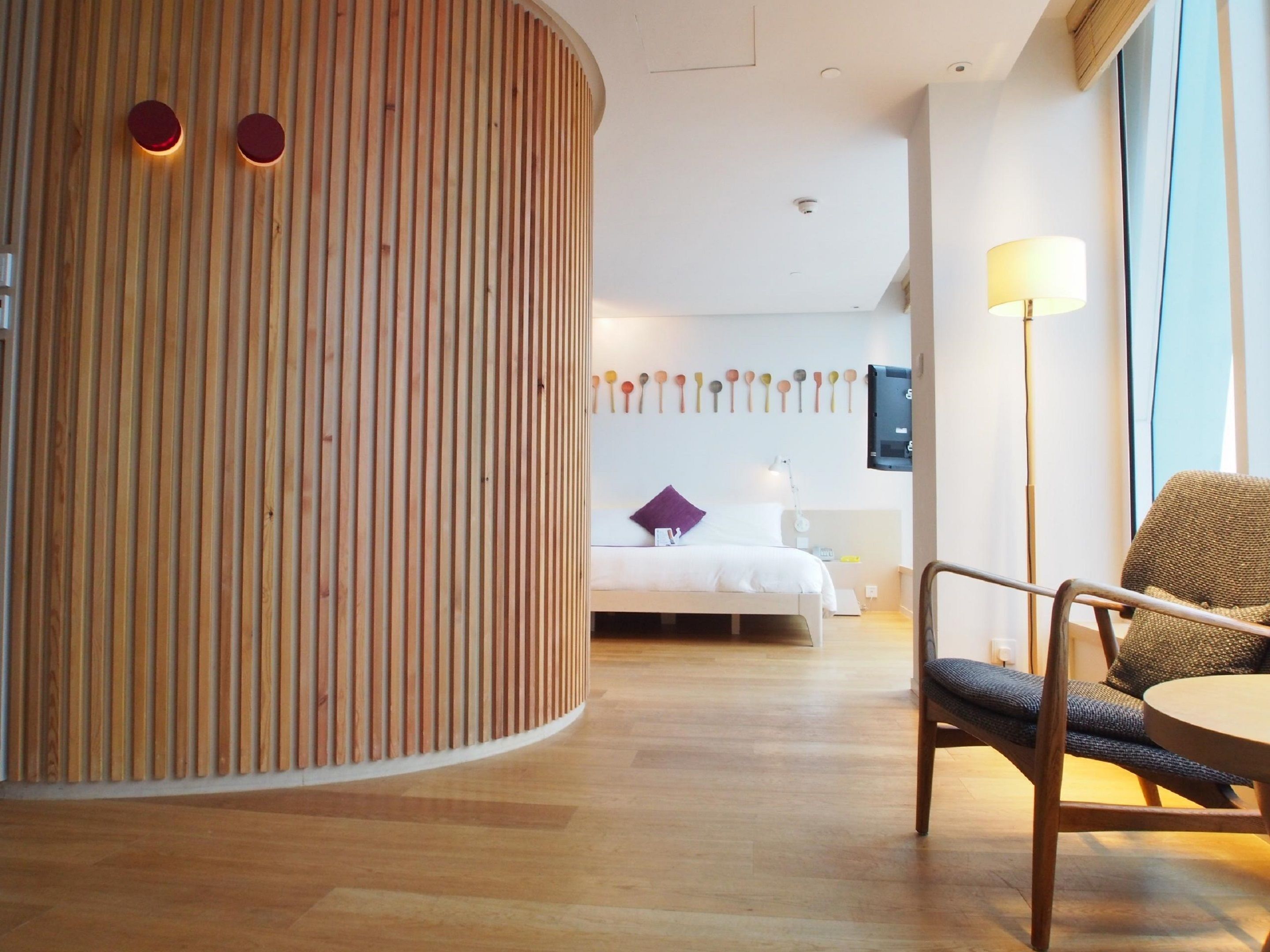 Minibar, safe på rommet, skrivebord og blendingsgardiner