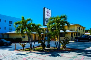 Property entrance - King Motel (Miami)