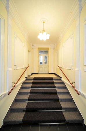 Property entrance - Alqush Downtown Hotel (Prague)