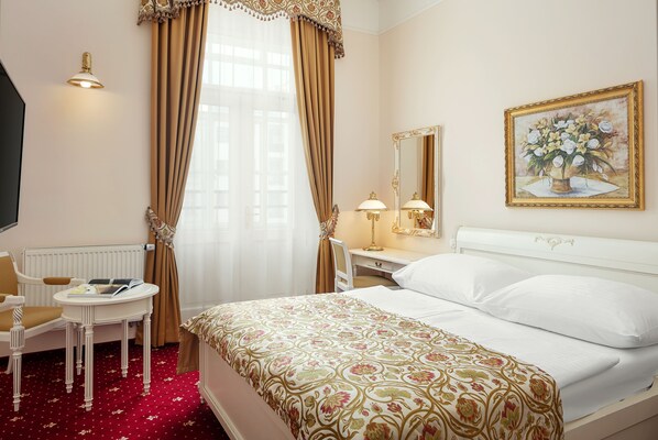 Standard Double or Twin Room | Minibar, in-room safe, desk, blackout drapes - Alqush Downtown Hotel (Prague)