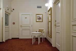 Interior - Alqush Downtown Hotel (Prague)