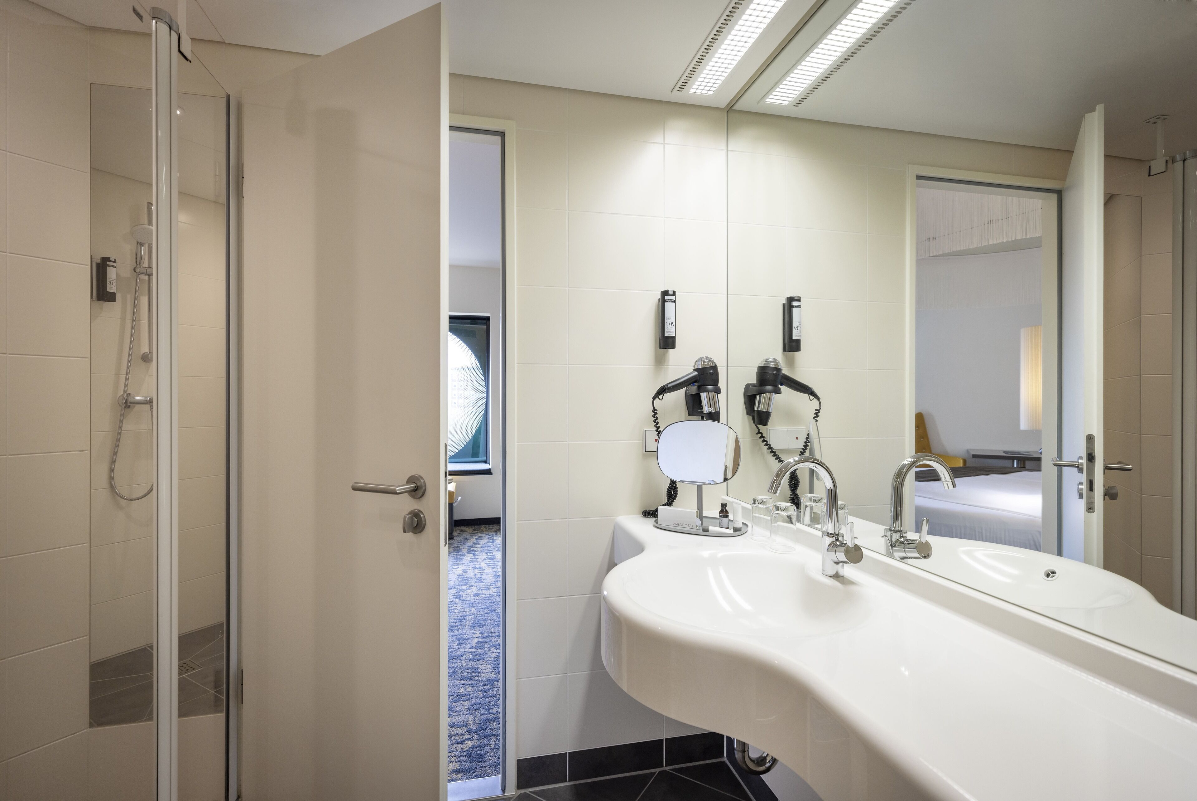 deluxe double room | bathroom | free toiletries, hair dryer, towels, soap