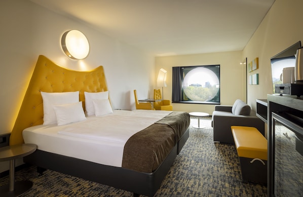 Premium bedding, down comforters, pillowtop beds, in-room safe - ARCOTEL Onyx Hamburg (Hamburg)