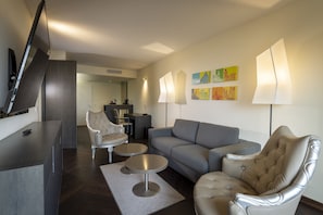 Premium bedding, down comforters, pillowtop beds, in-room safe - ARCOTEL Onyx Hamburg (Hamburg)