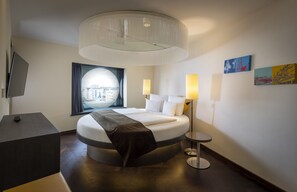 Premium bedding, down duvets, pillow-top beds, in-room safe - ARCOTEL Onyx Hamburg (Hamburg)