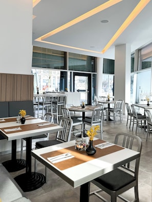 Daily buffet breakfast (EUR 24 per person) - ARCOTEL Onyx Hamburg (Hamburg)