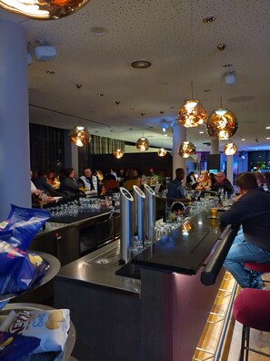 Bar (on property) - ARCOTEL Onyx Hamburg (Hamburg)