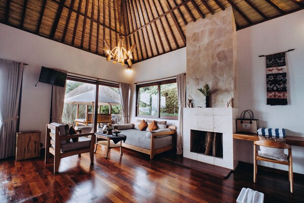 Villa, 1 Bedroom, Private Pool (Perpendicular Pool) | Living area | 32-inch LCD TV with satellite channels, TV