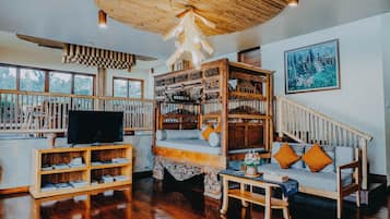 Presidential-huvila, 2 makuuhuonetta, yksityinen uima-allas (with 1x 60 minutes Balinese Massage) | Oleskelualue | 32–tuumainen LCD-televisio, jossa satelliittikanavat