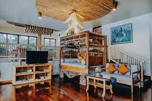 Presidential Villa, 2 Bedrooms, Private Pool (with 1x 60 minutes Balinese Massage) | Living area | 32-inch LCD TV with satellite channels, TV - Munduk Moding Plantation Nature Resort (Gobleg)