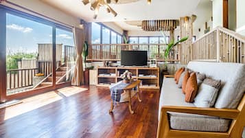 Two Bedroom Presidential Pool Villa with 1x 60 Minutes Balinese Massage | Stofa | 32-tommu LCD-sjónvarp með gervihnattarásum, sjónvarp.