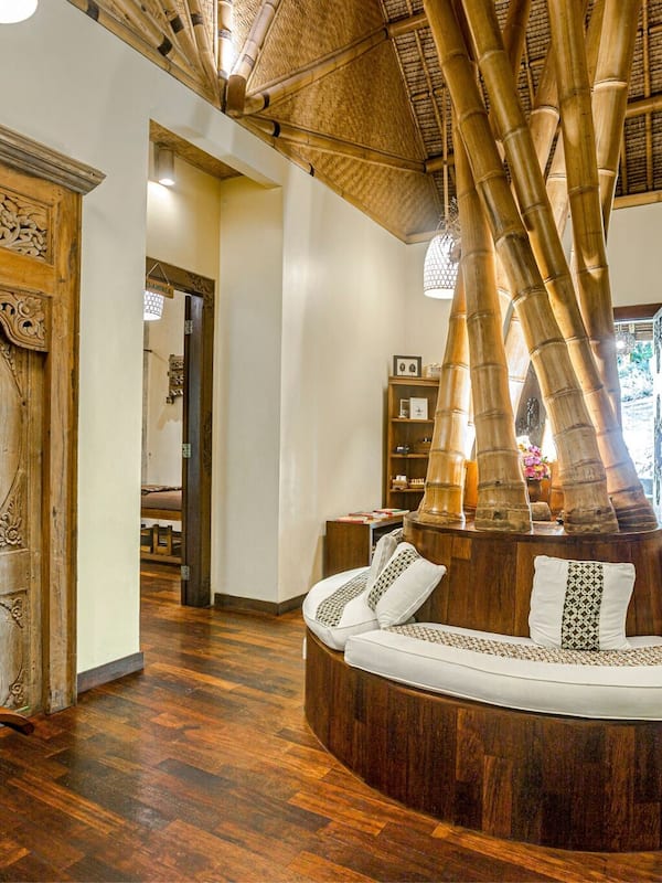 Couples treatment rooms, body treatments, aromatherapy