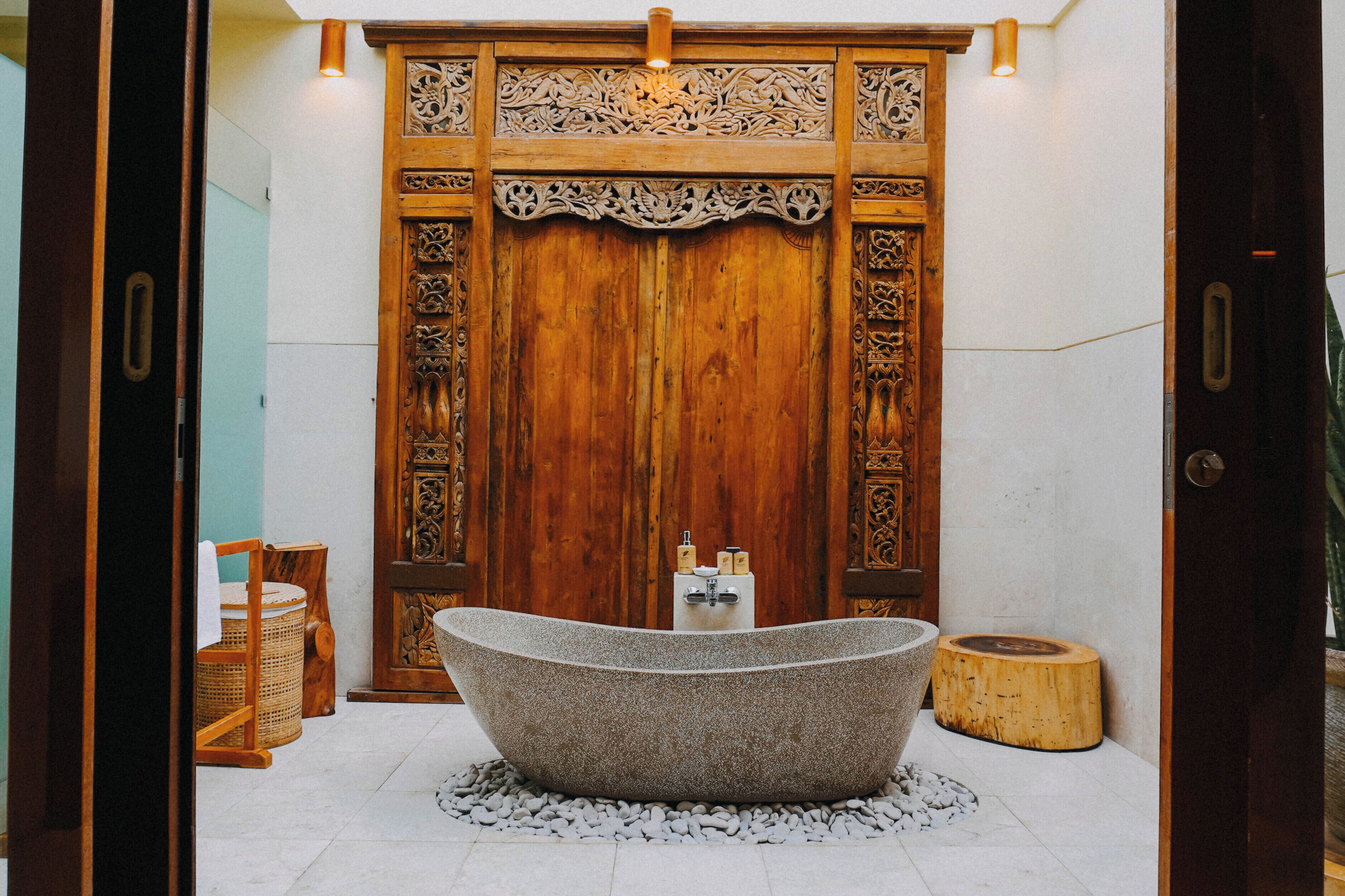 Presidential-huvila, 2 makuuhuonetta, yksityinen uima-allas (with 1x 60 minutes Balinese Massage) | Kylpyhuone | Erillinen kylpyamme ja suihku, syvä kylpyamme, sadesuihkupää