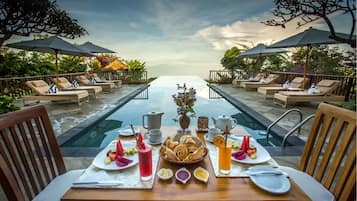 Daily cooked-to-order breakfast (IDR 200000 per person)