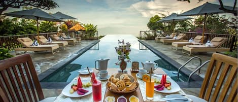 Daily cooked-to-order breakfast (IDR 200000 per person)