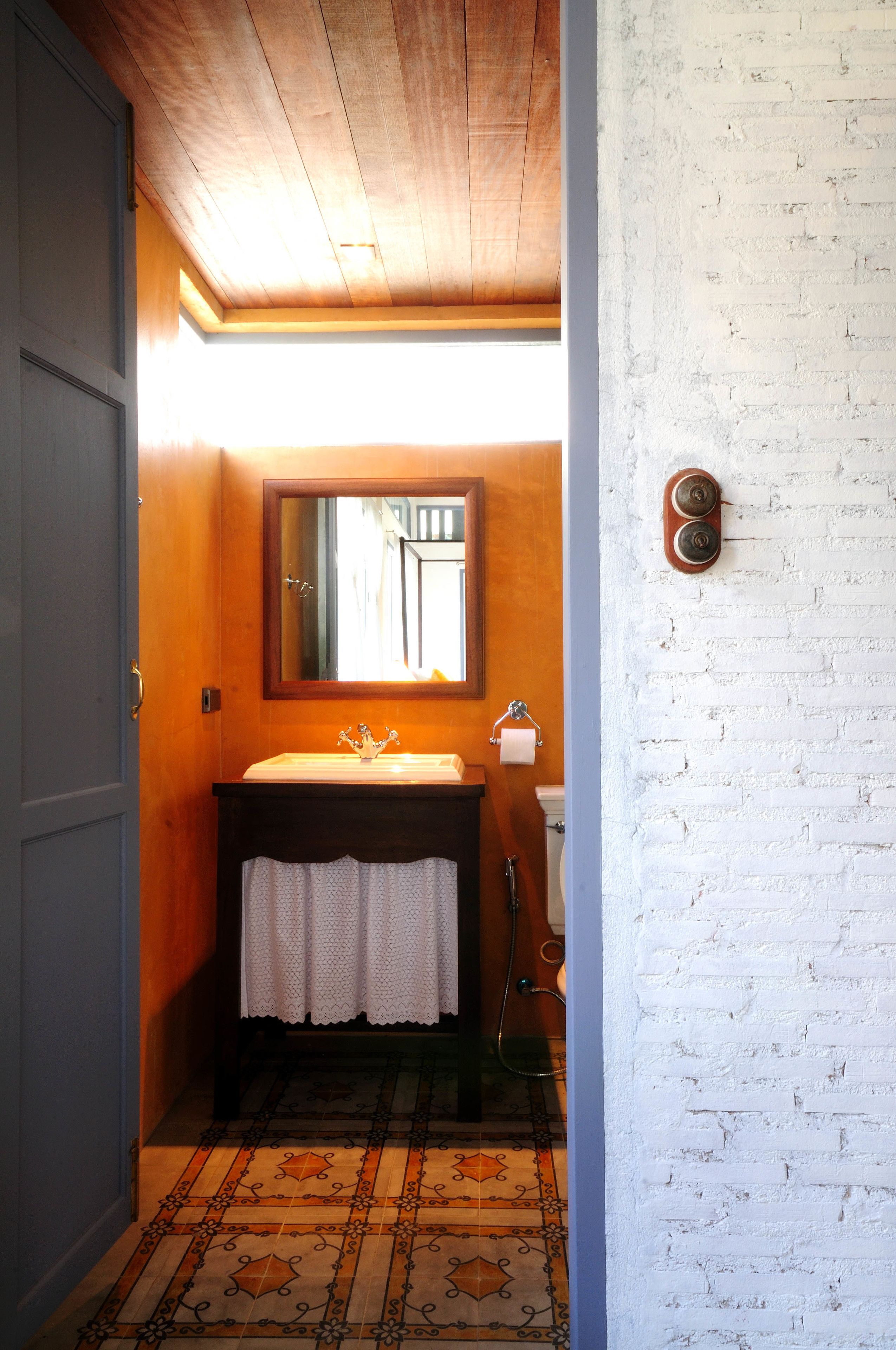 junior suite, 1 double bed | bathroom | free toiletries, hair dryer, slippers, towels