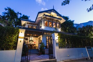 Front of property – evening/night - Baan Noppawong (Bangkok)