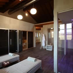 Salas para tratamentos a dois, sauna seca, banheira de hidromassagem