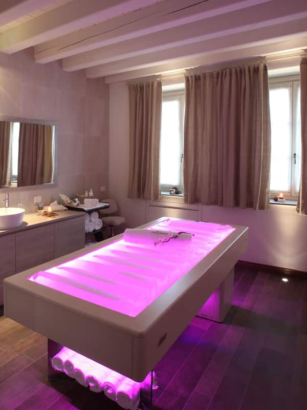 Couples treatment room(s), sauna, hot tub, steam room