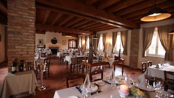 Ze serveren er lunch en diner