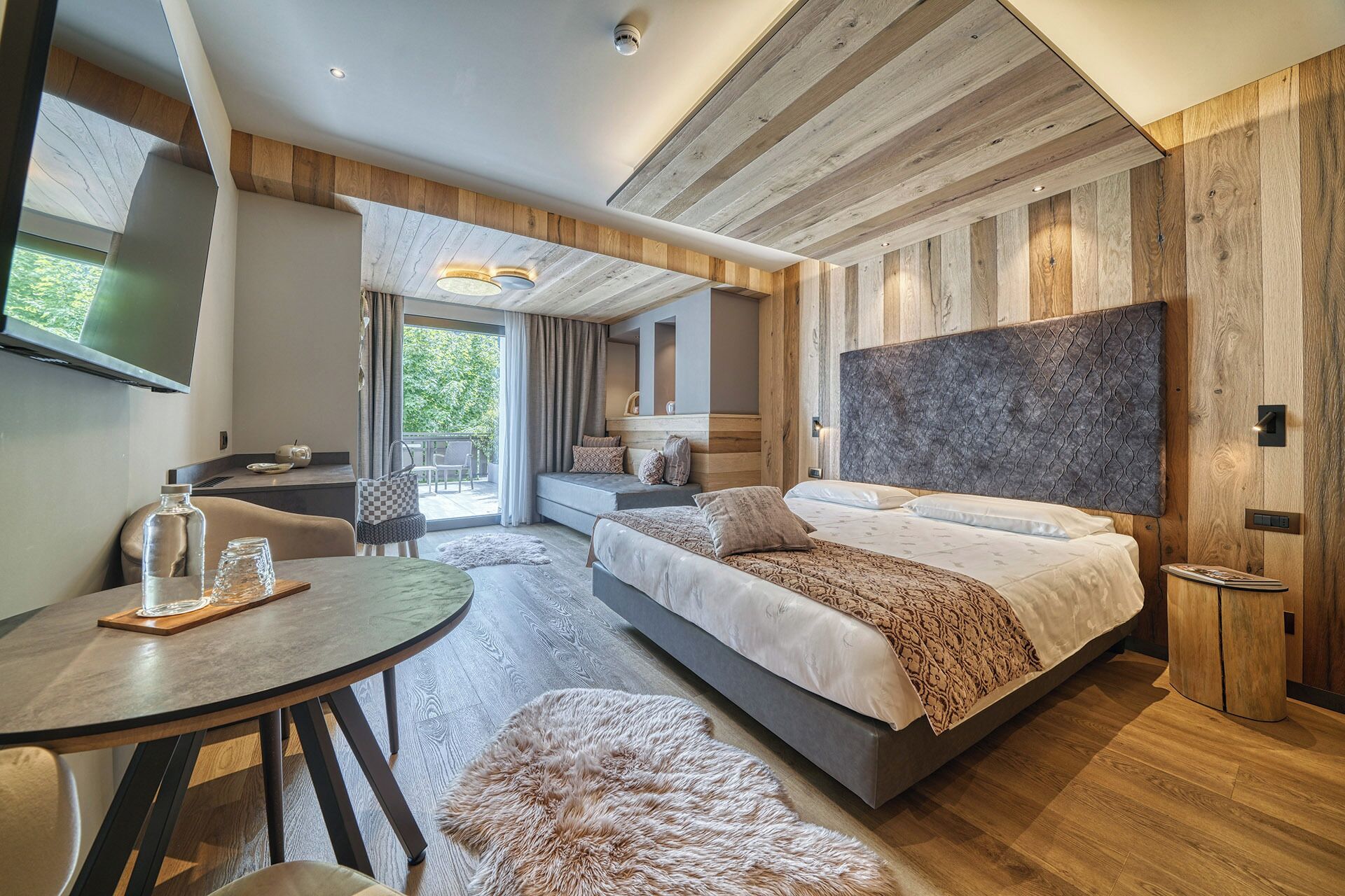 junior double room | 1 bedroom, premium bedding, minibar, in-room safe