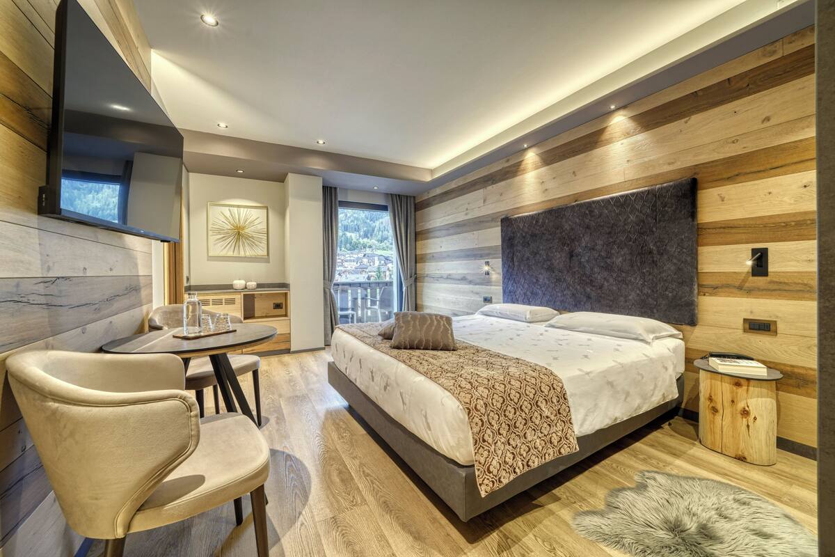 Hochwertige Bettwaren, Minibar, Zimmersafe, Schreibtisch
