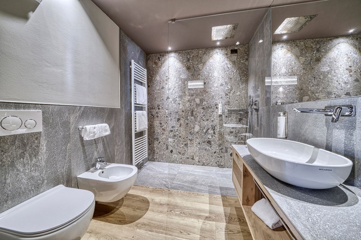 superior room | bathroom | shower, rainfall showerhead, free toiletries, hair dryer