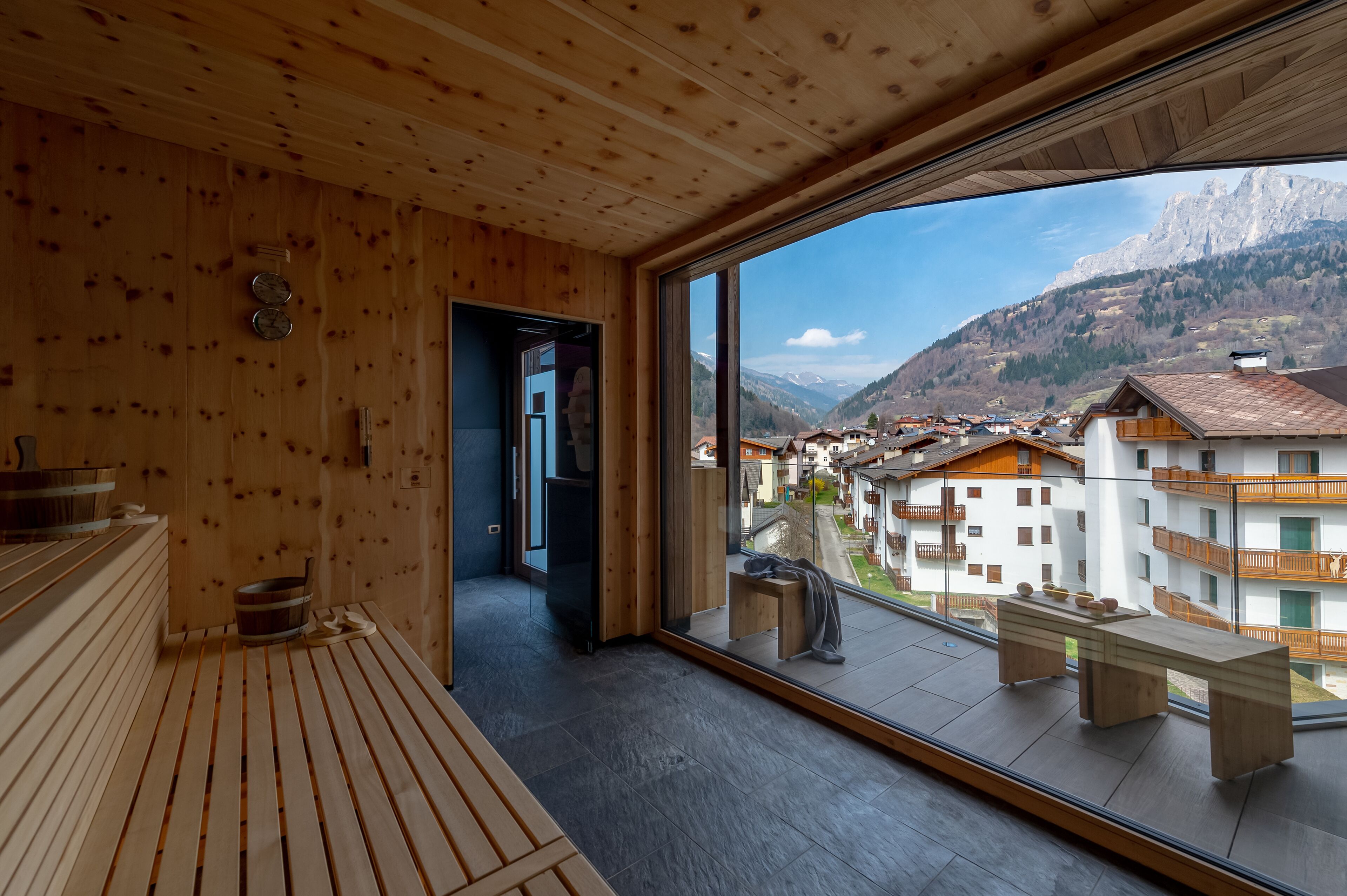 couples treatment room(s), sauna, hot tub, steam room