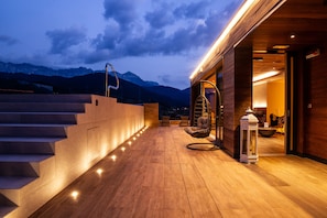 Couples treatment room(s), sauna, hot tub, steam room