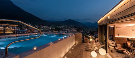 Indoor pool, pool loungers