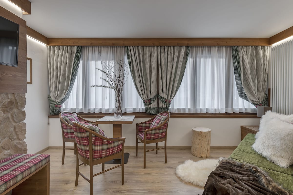 family suite (4 people) | 1 bedroom, premium bedding, minibar, in-room safe