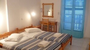 WiFi (free) - Lefkothea (Santorini)