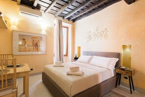 Doppia Standard, 1 letto queen, bagno privato | Biancheria da letto di alta qualità, copriletto in piuma