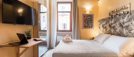 Kahden hengen economy-huone (yksi tai kaksi sänkyä), 1 makuuhuone, tupakointi kielletty | Ylelliset vuodevaatteet, untuvapeitot, minibaari, tallelokero huoneessa