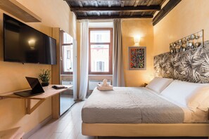 Economy Double or Twin Room, 1 Bedroom, Private External Bathroom | Premium bedding, down duvets, individually furnished, desk - TrinitaDeiMonti Guest House (Rome)