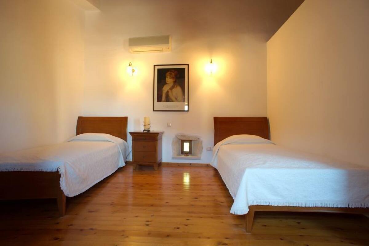 Vila, 3 quartos | Roupas de cama antialérgicas, frigobar, cofres nos quartos, escrivaninha