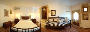 Vila, 2 quartos | Roupas de cama antialérgicas, frigobar, cofres nos quartos, escrivaninha